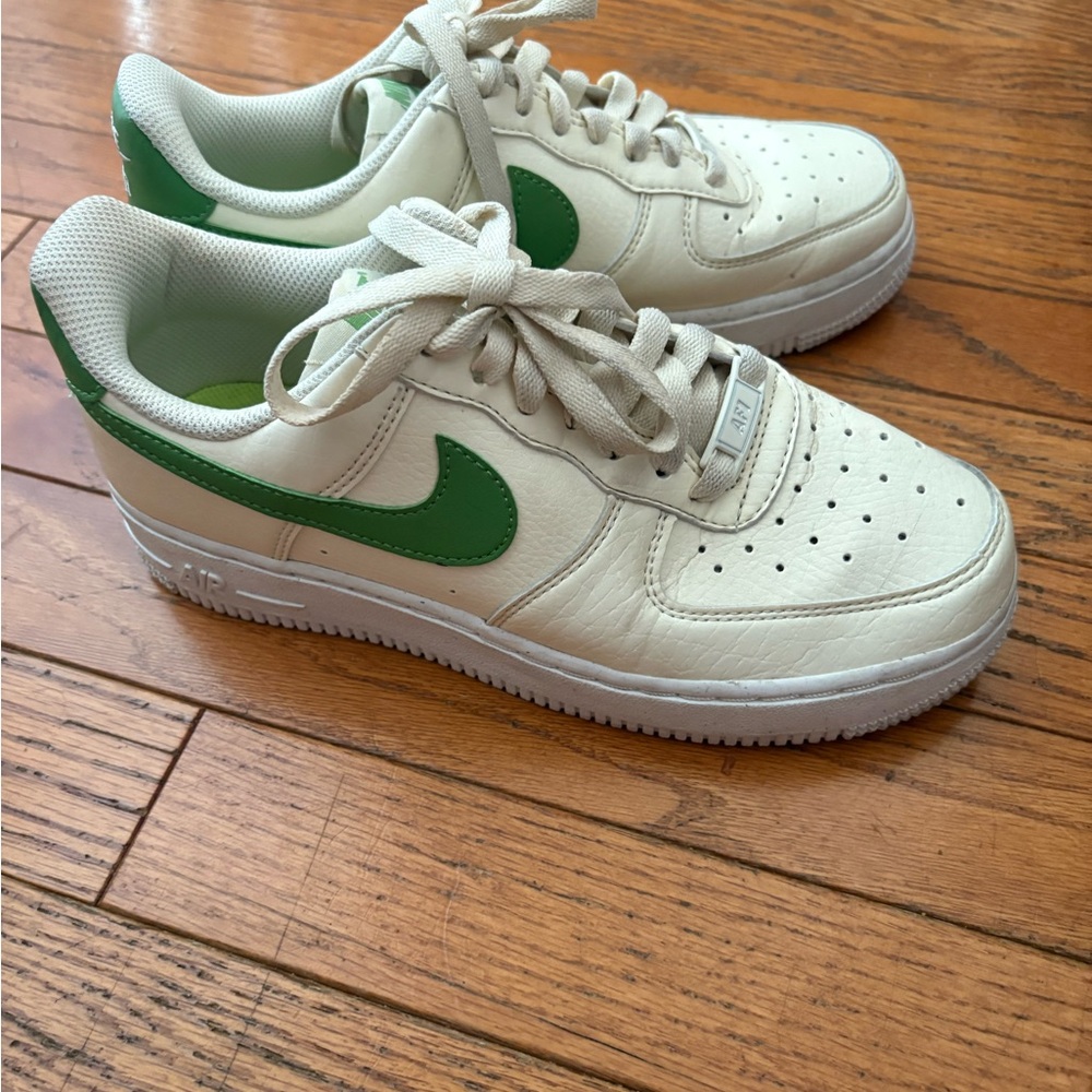 Nike White and Green Sneakers